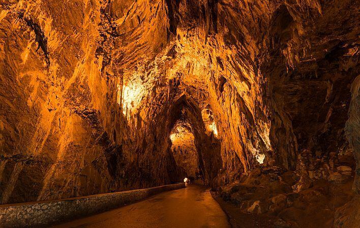 La Cuevona de Cuevas, en Asturias (Turismo Asturias).