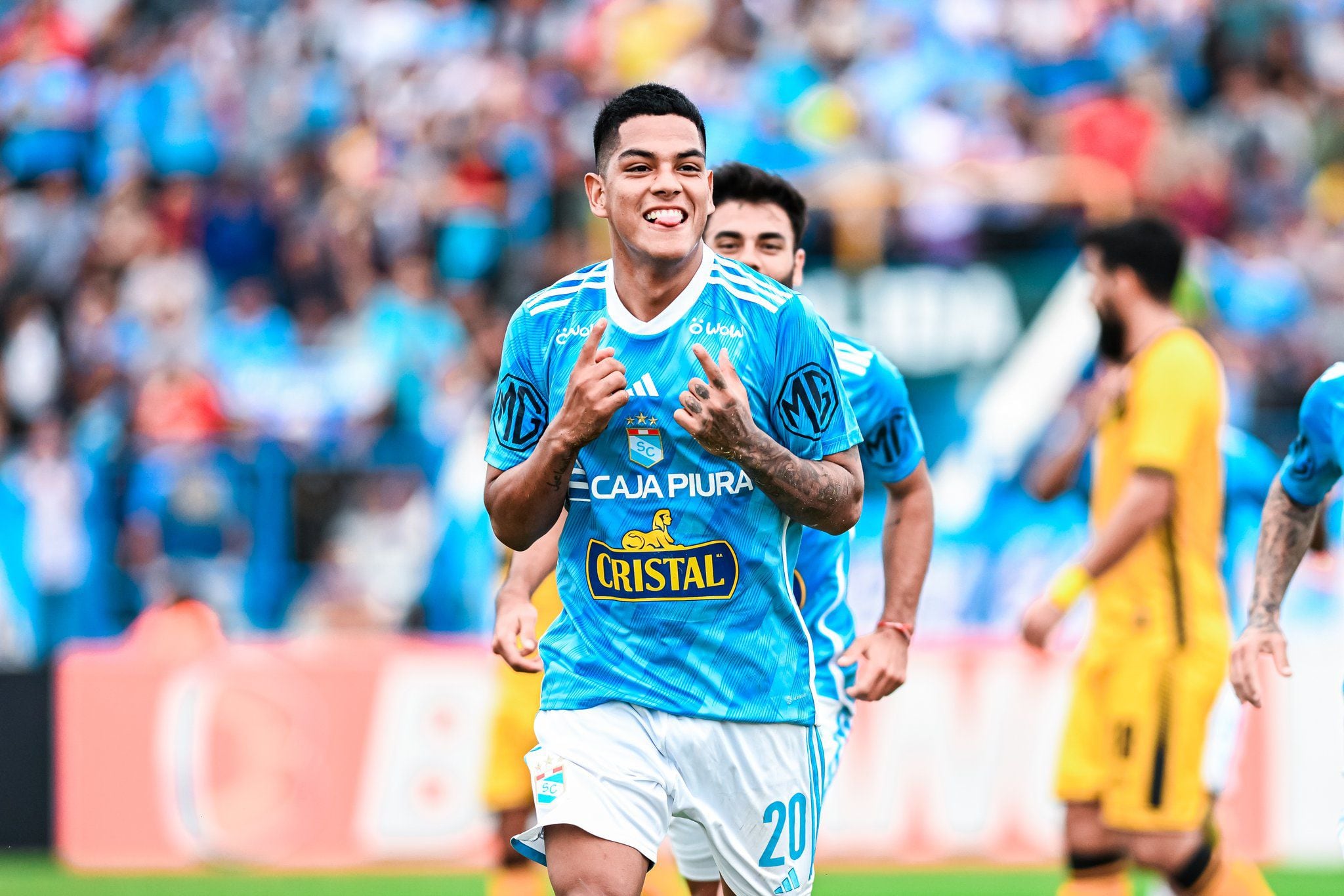 Joao Grimaldo, con preciso cabezazo, marcó el primer gol del Torneo  Clausura en el Sporting Cristal vs Cantolao - Infobae