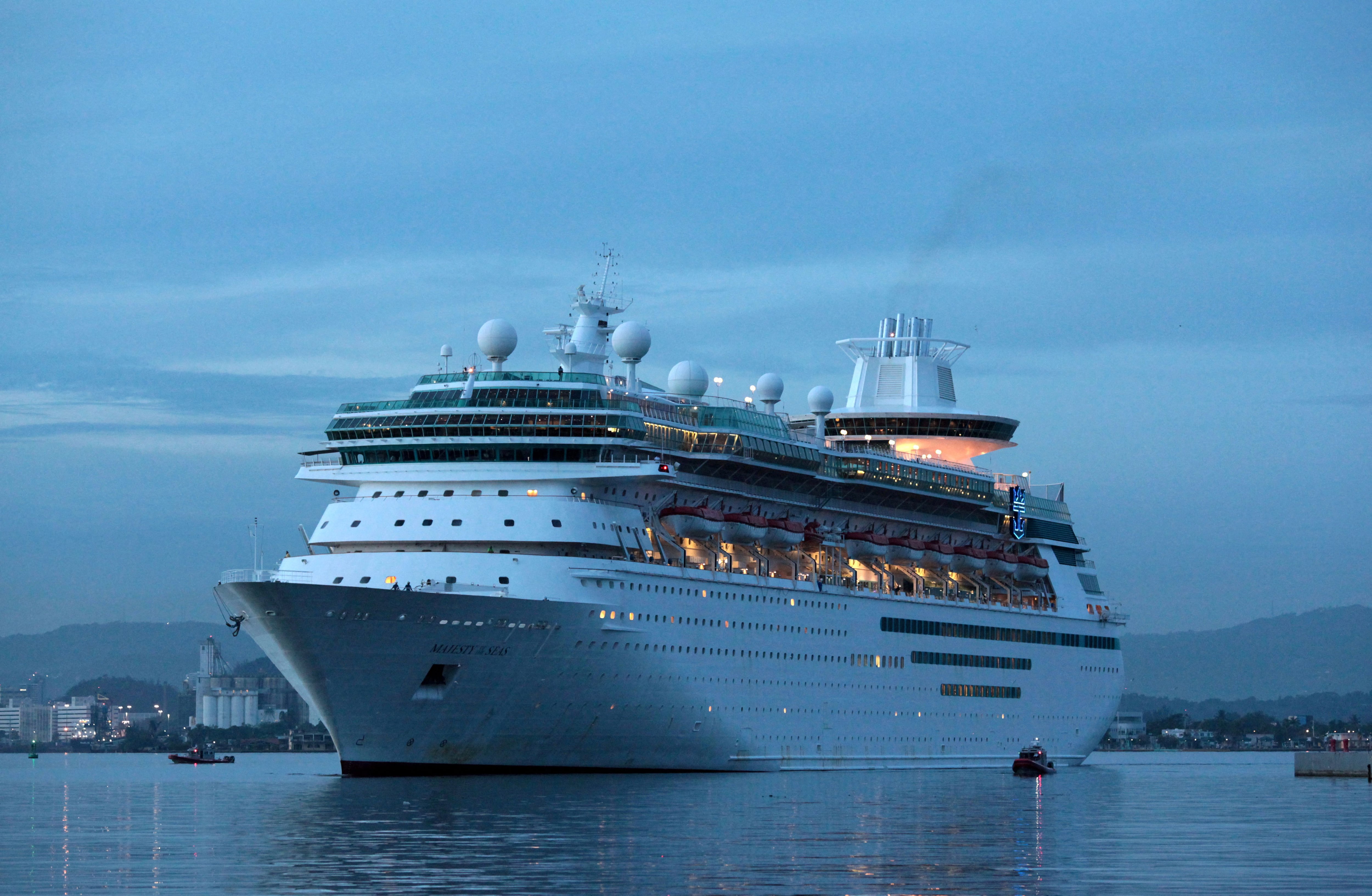 El crucero de Royal Caribbean Majesty of the Seas llega al puerto de San Juan, Puerto Rico (REUTERS/Alvin Baez/archivo)