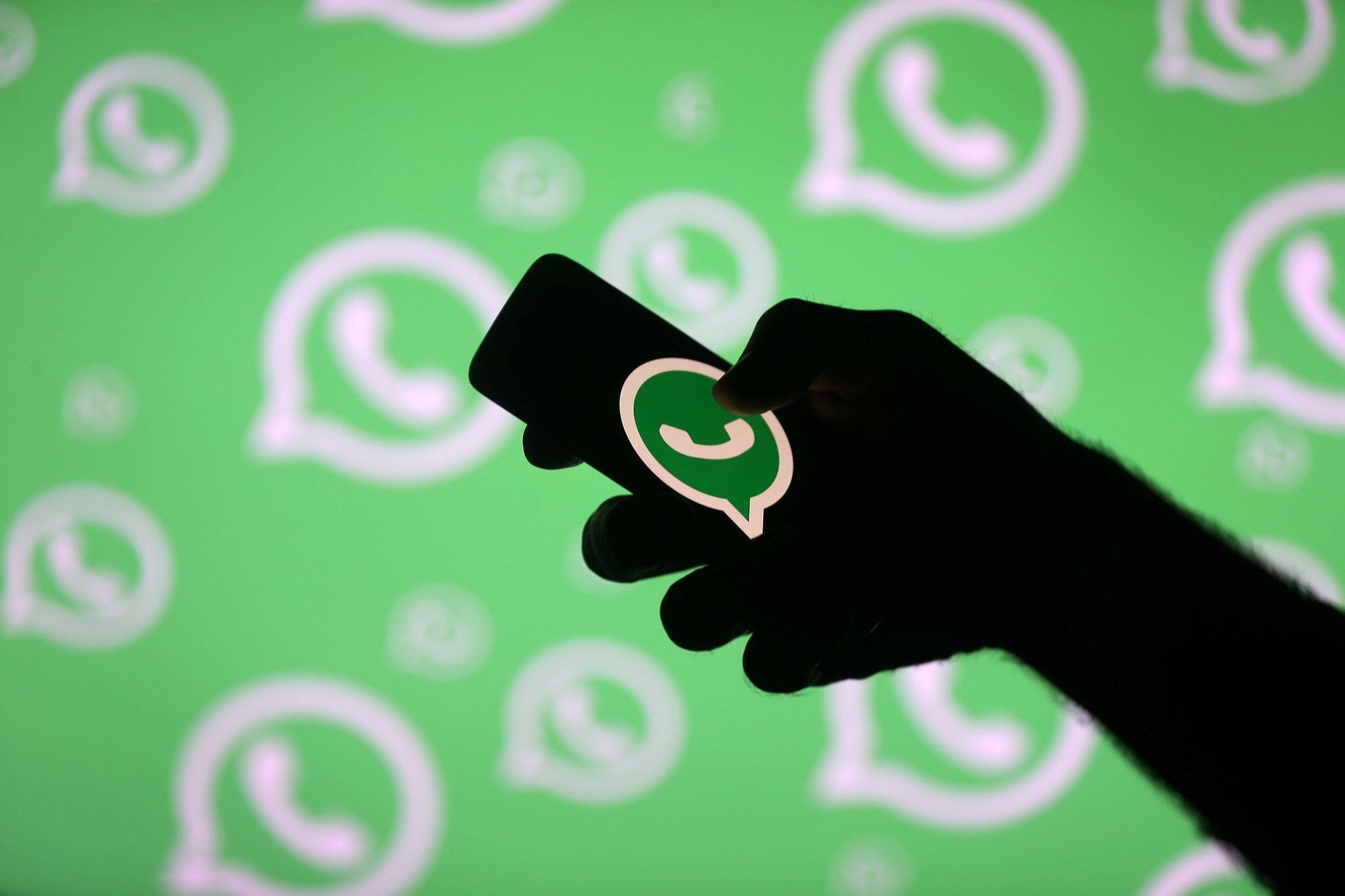 A pesar de los intentos por mejorar su seguridad, WhatsApp sigue teniendo vulnerabilidades que los hackers aprovechan. (Foto: Dado Ruvic/Reuters)