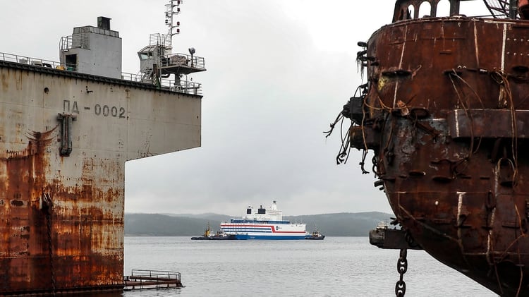 Los ecologistas aseguran que es “Un chernobyl flotante