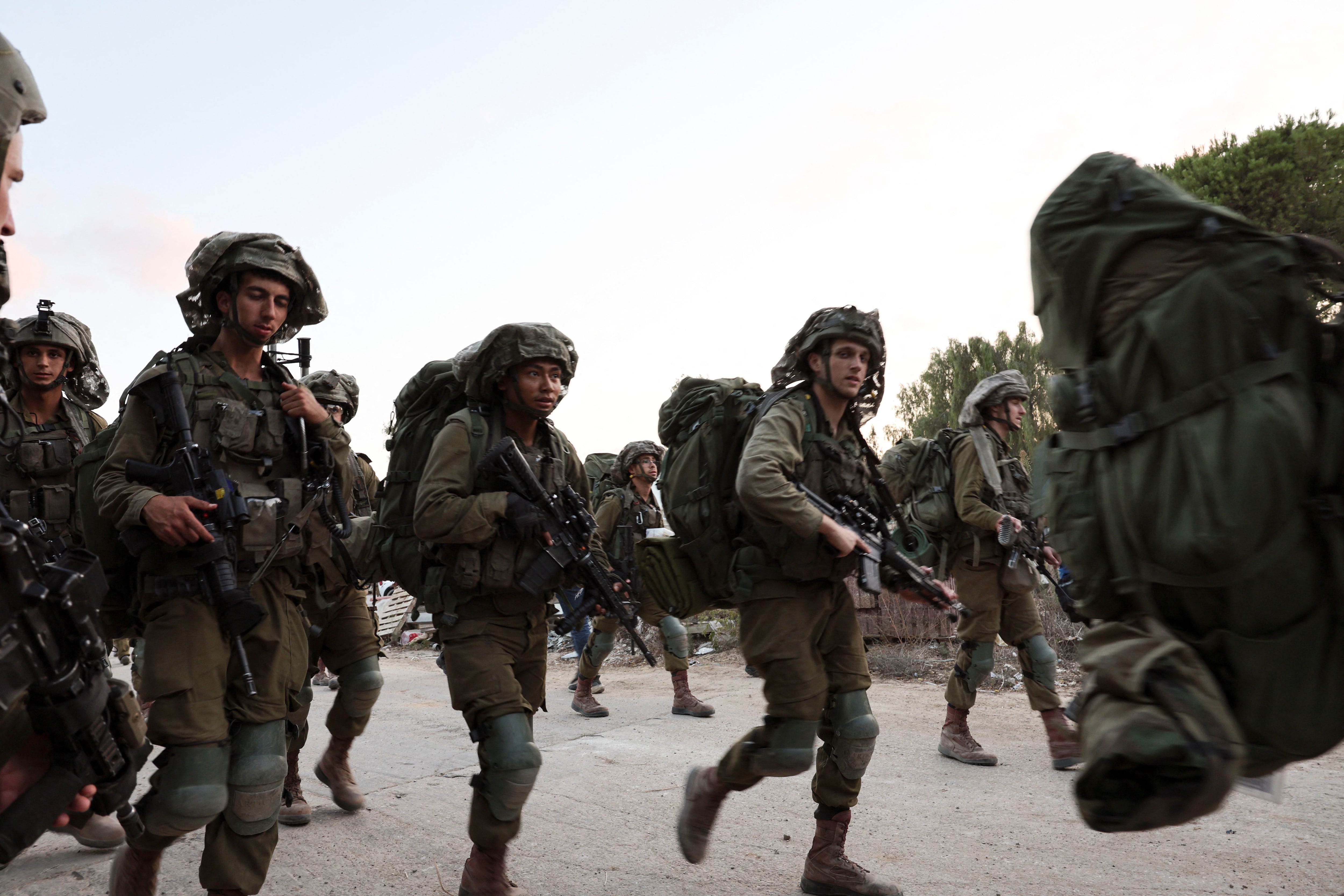 El Ejército lanzó un amplio despliegue para responder a los ataques terroristas de Hamas (REUTERS/Violeta Santos Moura)