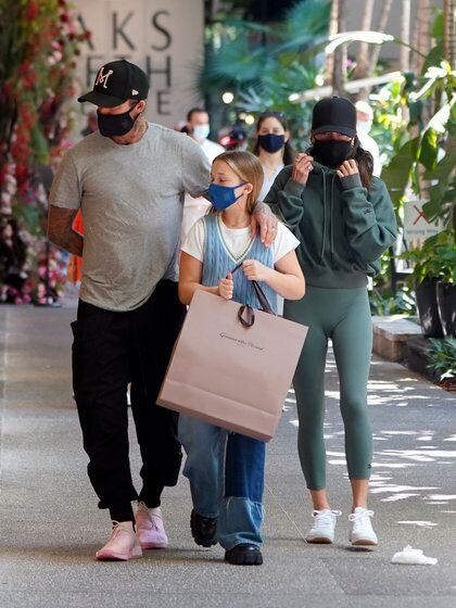 David y Victoria Beckham compartieron un día de compras junto a su hija Harper. Visitaron el shopping de Bal Harbour, en Miami, en donde recorrieron las tiendas mas exclusivas del mundo