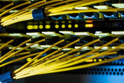 Imagen de fibra óptica, por donde se transmiten servicios como el de  internet (Foto: Jason Alden/Bloomberg)