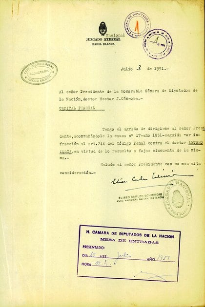 La notificación del juez al presidente de la Cámara de Diputados, Héctor J. Cámpora 