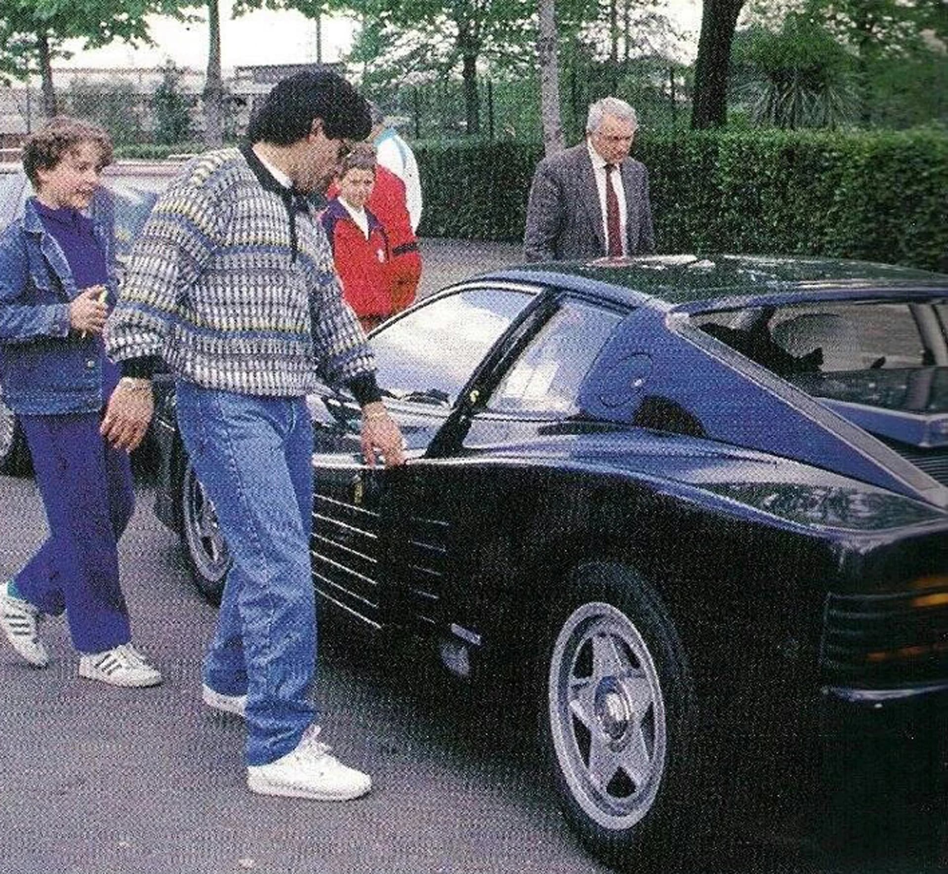 El Ferrari Testarossa negro, una fabricación especial de Maranello para el crack del Napoli