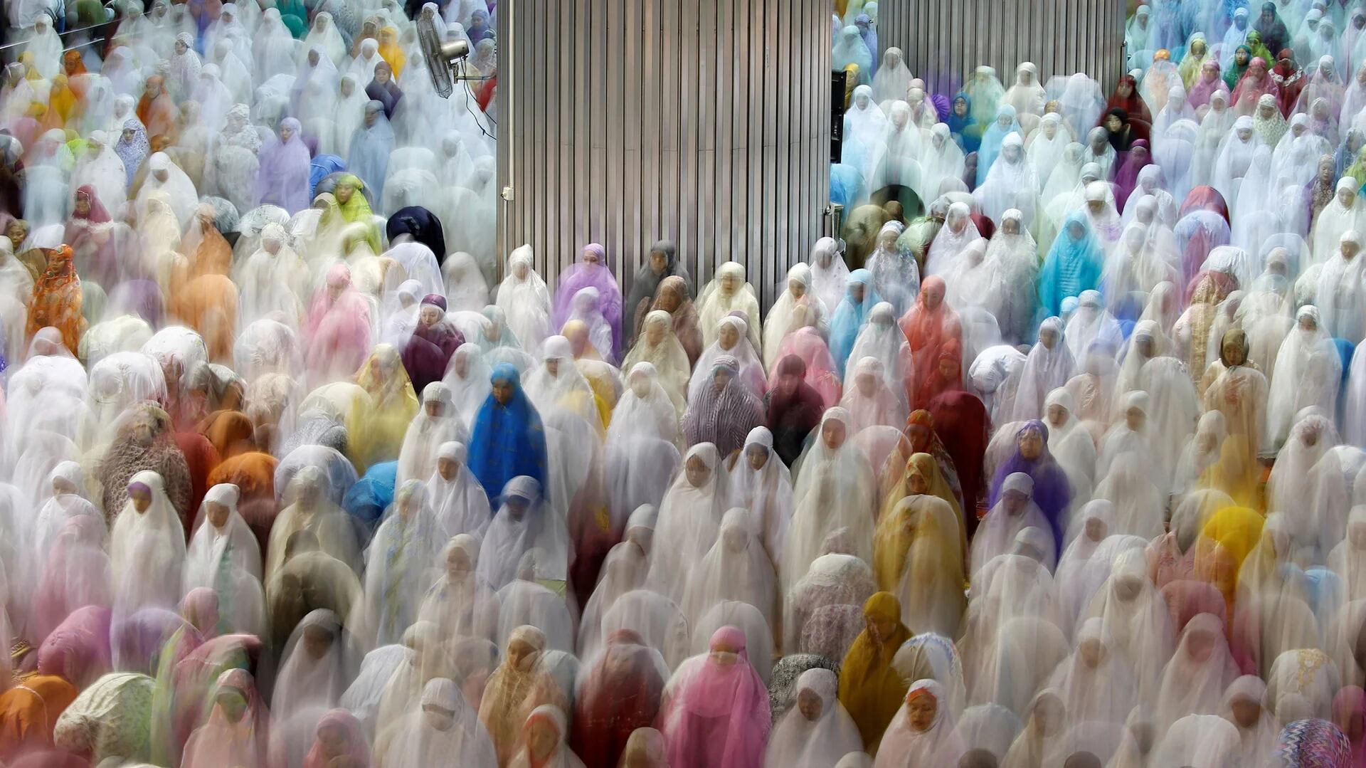 Durante el Ramadán, los musulmanes realizan una serie de sacrificios en honor a Alá. Tanto hombres como mujeres deben realizar ayuno y dejar de tener relaciones sexuales desde la salida del sol hasta el ocaso. Además, deben dejar de fumar y de perfumarse (AFP)