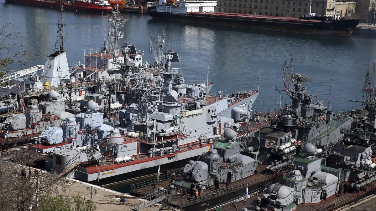 Ucrania atacó al buque ruso ‘Kommuna’ en el puerto de Sebastopol