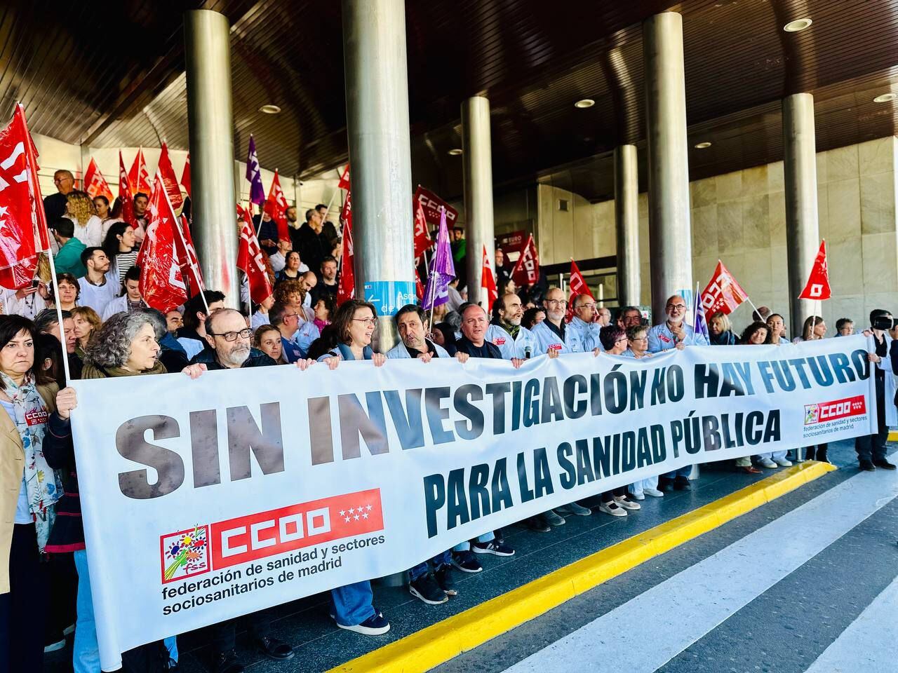 Manifestación de investigadores sanitarios el pasado 10 de abril en el hospital Ramón y Cajal