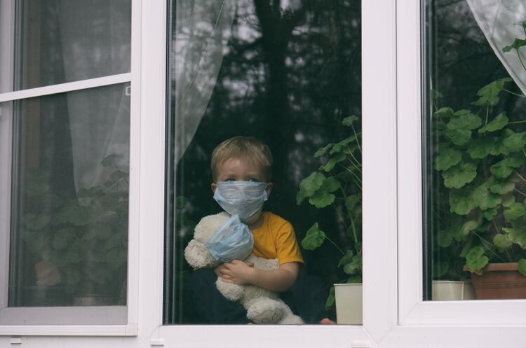 Según una investigación, uno de cada cuatro niños sufre ansiedad por el aislamiento social derivado del coronavirus, y muchos de ellos corren el riesgo de sufrir trastornos psicológicos permanentes, incluida la depresión (Shutterstock)
