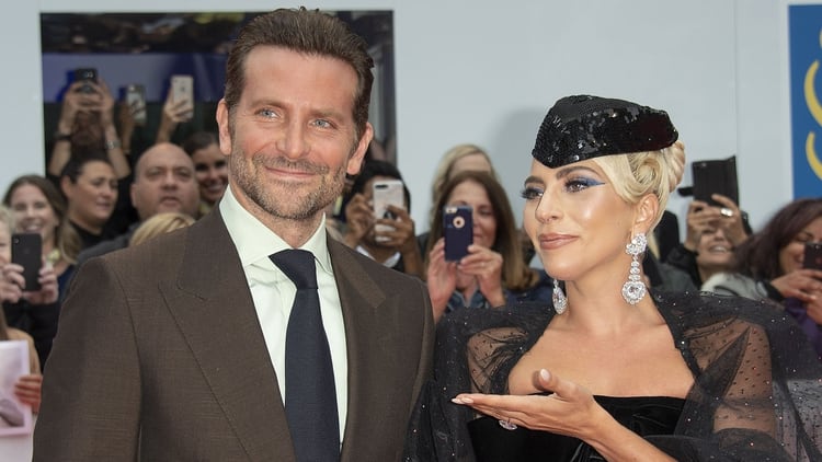 Bradley Cooper y Lady Gaga en el estreno de “A Star is Born” (Foto: EFE)