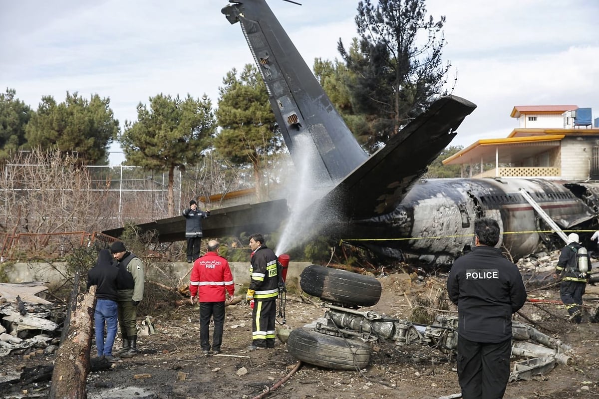 Resultado de imagen para 15 muertos, 1 sobreviviente en accidente de aviÃ³n de IrÃ¡n