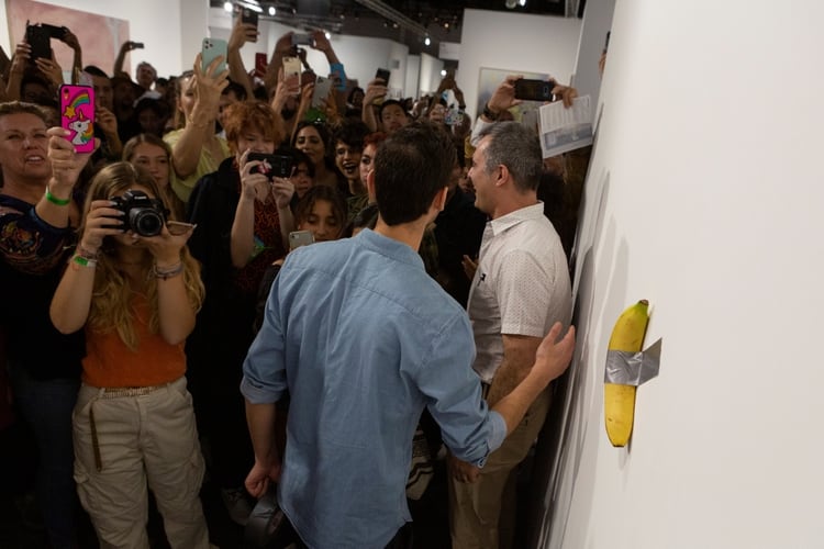 La obra fue furor en el show de arte de Miami Beach. (REUTERS/Eva Marie Uzcategui)