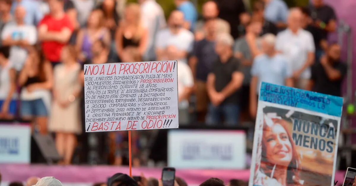 Activism took the first step for Cristina Kirchner to be a candidate and asked leaders to take to the streets
