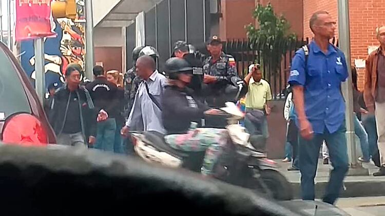 El diputado Carlos Prósperi adelantó que si no pueden ingresar a sesionar al Parlamento, Juan Guaidó informará el sitio donde se llevará adelante el debate