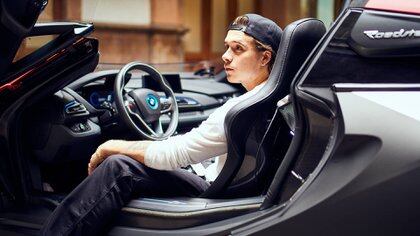 La pareja viajó para la celebración del  cumpleaños 21 de su hijo Brooklyn Beckham a inicios de marzo (Foto:  BMW Group)