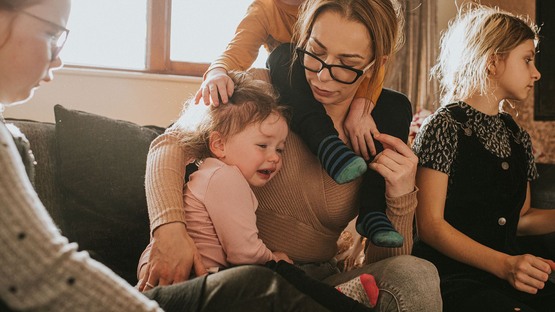 Los investigadores comprobaron la depresión de una madre o un padre puede volver tóxica la vida familiar (Getty Images)