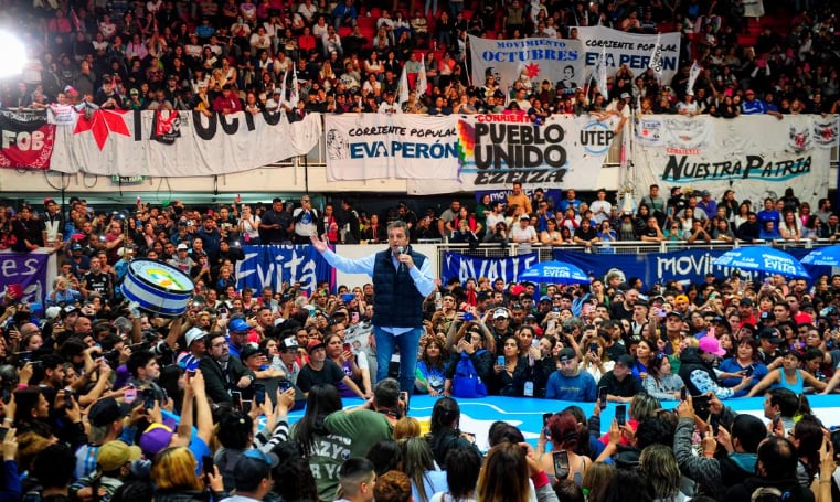 El candidato a presidente encabezó el acto en el estadio Malvinas Argentinas de La Paternal