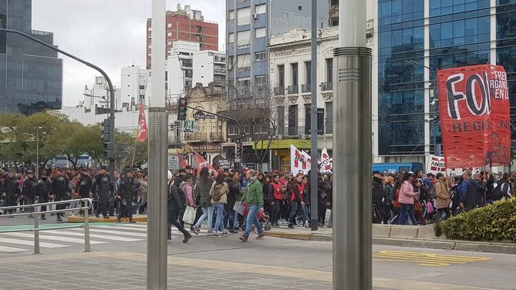 Las marchas y cortes en el centro porteño comenzaron antes de las 10 (@arqnieva10)