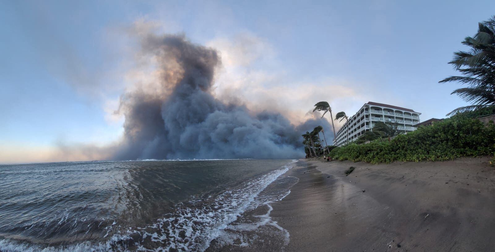 Los avisos de huracán seguían vigentes para todas las islas hawaianas (Dustin Johnson/Handout via REUTERS)