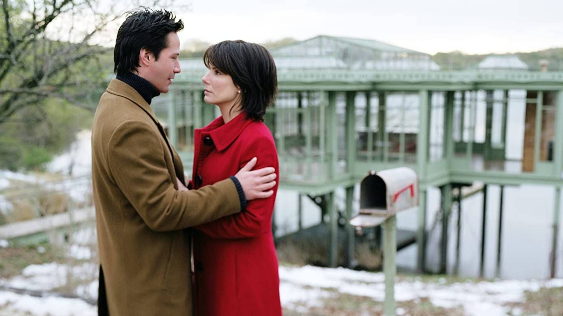 Keanu Reeves y Sandra Bullock protagonizan esta película de drama. (HBO Max)