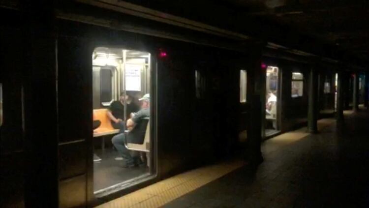 Pasajeros en el metro de Nueva York. (REUTERS/Aleksandra Michalska)