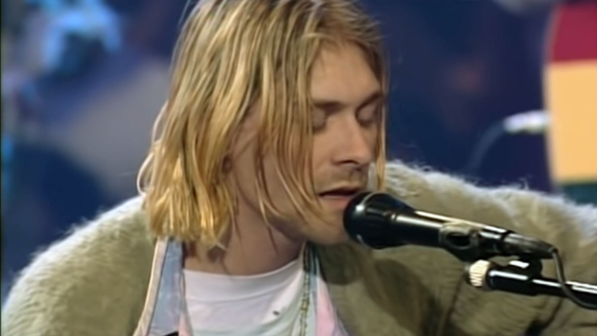 Kurt Cobain en la sesión mítica de MTV Unplugged