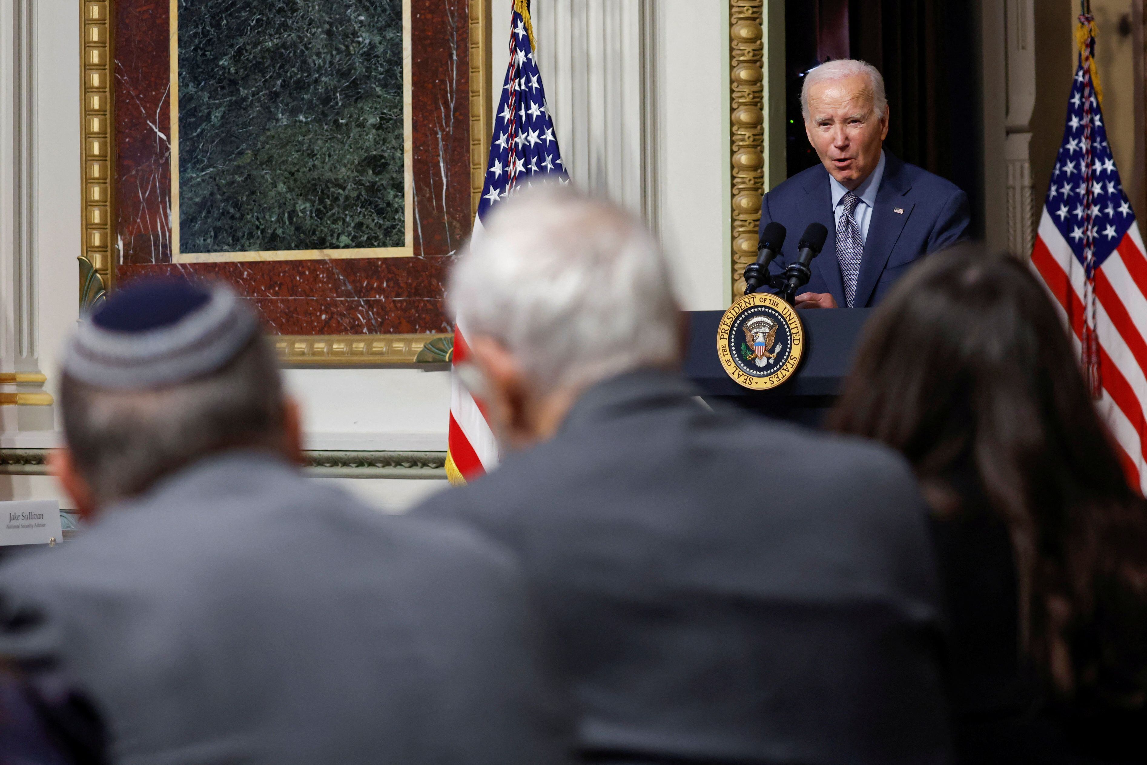 Biden habló en una mesa redonda con líderes de la comunidad judía en la Casa Blanca este miércoles (REUTERS/Jonathan Ernst)