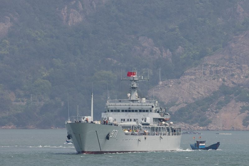 Un buque de guerra chino navega durante un ejercicio militar cerca de Fuzhou, provincia de Fujian, cerca de las islas Matsu controladas por Taiwán (REUTERS/Thomas Peter)