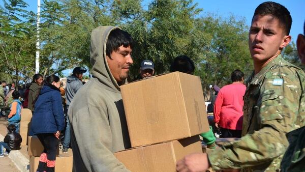 En total, se distribuyeron mÃ¡s de 240.000 kilos de comida y agua potable. Foto: Gentileza Estado Mayor Conjunto de las Fuerzas Armadas.