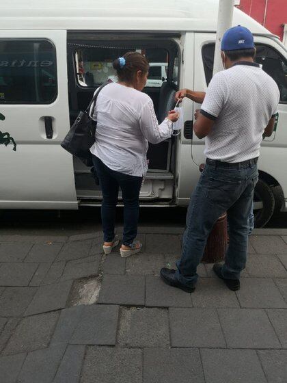 Debido al espacio cerrado y poca ventilación, el transporte público es un foco de contagios de coronavirus (Foto: Cortesía)