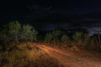 Un camino rústico donde dejaron el primer rescate de Luciano.