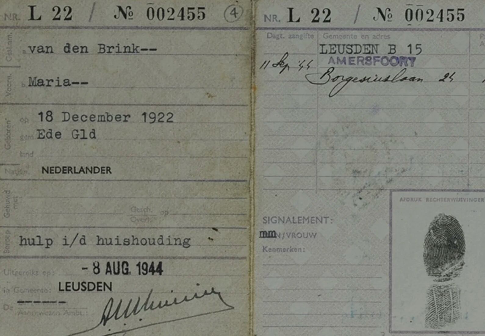 Documento de identidad a nombre de Maria van den Brink, la identidad ficticia que debió asumir Betje-Hadassah Polak. (Yad Vashem)
