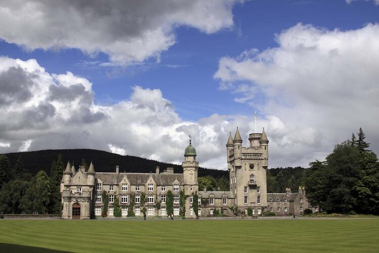 En el Castillo de Balmoral, Escocia, la reina Isabel II pasa todos sus veranos (Shutterstock) 