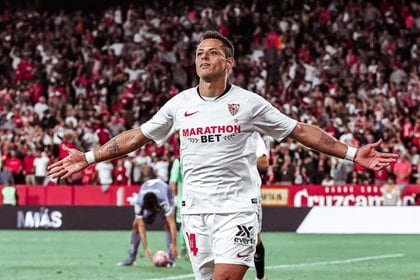 Chicharito se fue del Sevilla porque no tenía muchos minutos (Foto: Instagram @ ch14_)