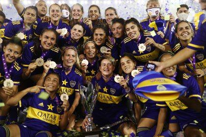 Las Gladiadoras xeneizes lograron el primer título profesional de la historia del fútbol femenino (REUTERS/Juan Ignacio Roncoroni)