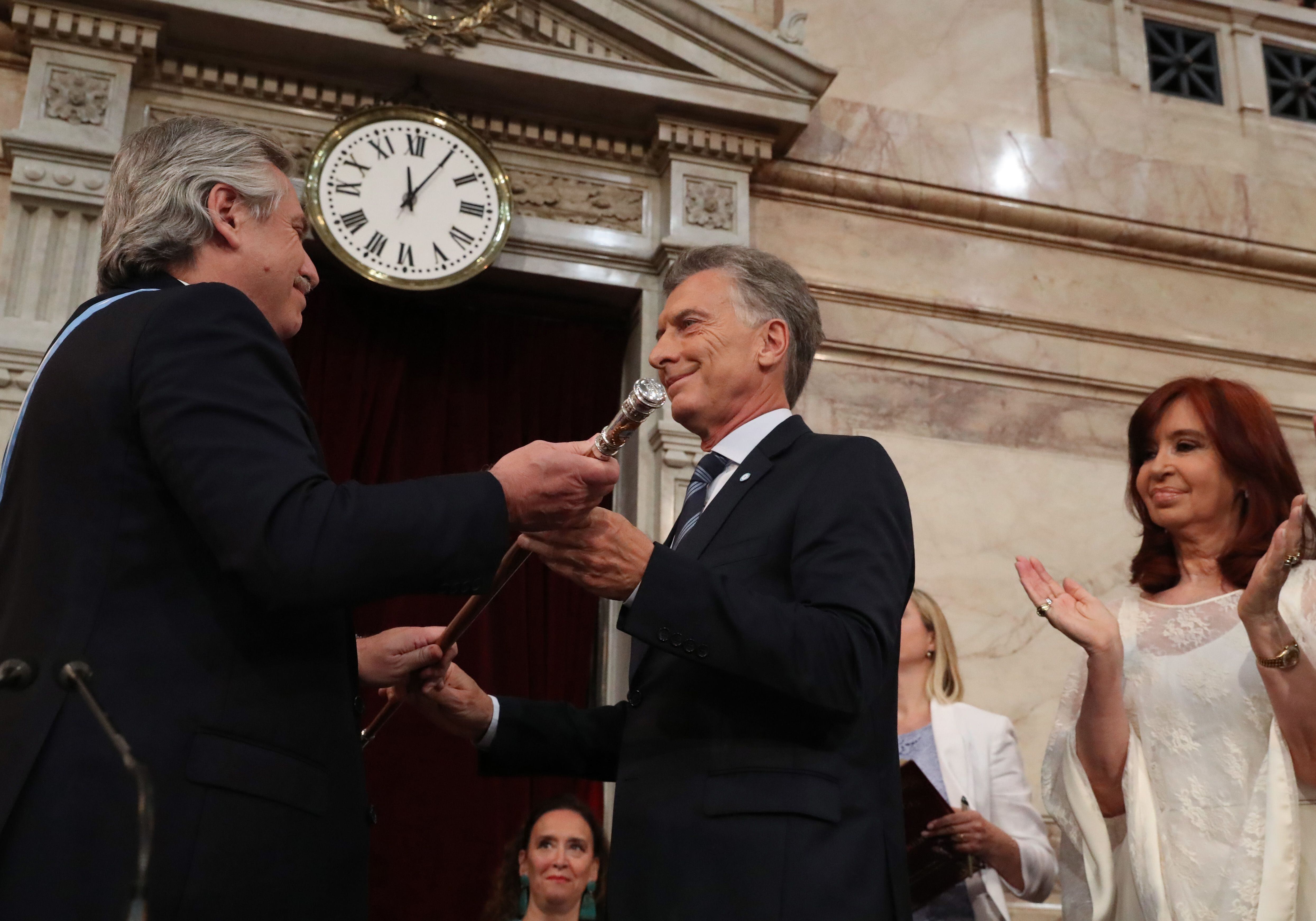 Allá por diciembre de 2019. El traspaso de mando de Alberto Fernández a Mauricio Macri. Detrás, Cristina Kirchner (Presidencia)