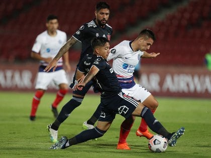 La U y San Lorenzo igualaron 1 a 1 en el cotejo de ida (REUTERS/Esteban Felix).