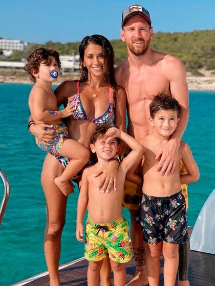 Por estos días, Messi pasa unas vacaciones junto a su familia en Ibiza (Instagram)