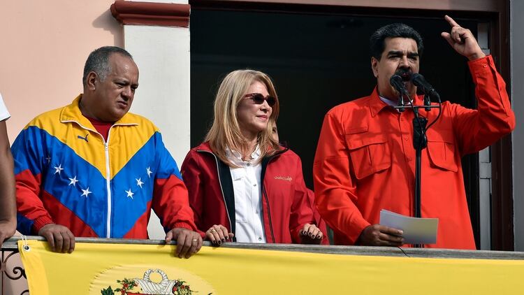 Nicolás Maduro junto a Diosdado Cabello y Cilia Flores (AFP)