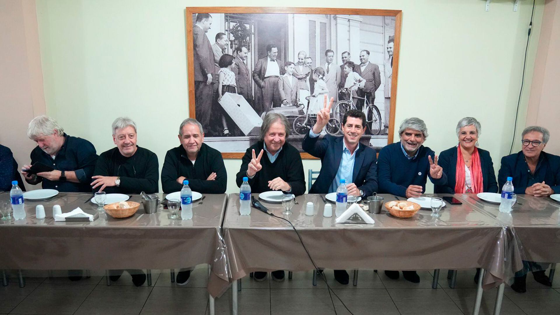 De Pedro en el almuerzo de este viernes en la Federación Gráfica Bonaerense con sindicalistas como Abel Furlán (UOM) y Sergio Palazzo (La Bancaria)