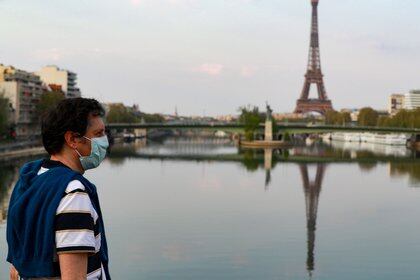 11/04/2020 Un hombre con mascarilla con la Torre Eiffel de fondo
POLITICA INTERNACIONAL
Ludovic Marin/AFP/dpa
