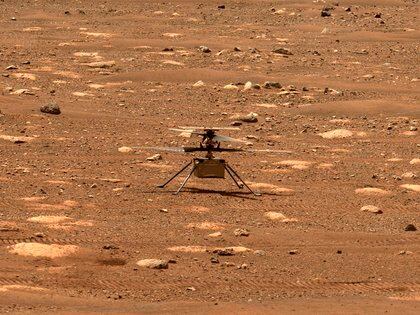 L'immagine fornita dalla NASA mostra una panoramica dell'elicottero Ingenuity presa dal Mastcam-Z, due paia di telecamere zoom sul rover Perseverance su Marte.  EFE / NASA / JPL-Caltech / ASU