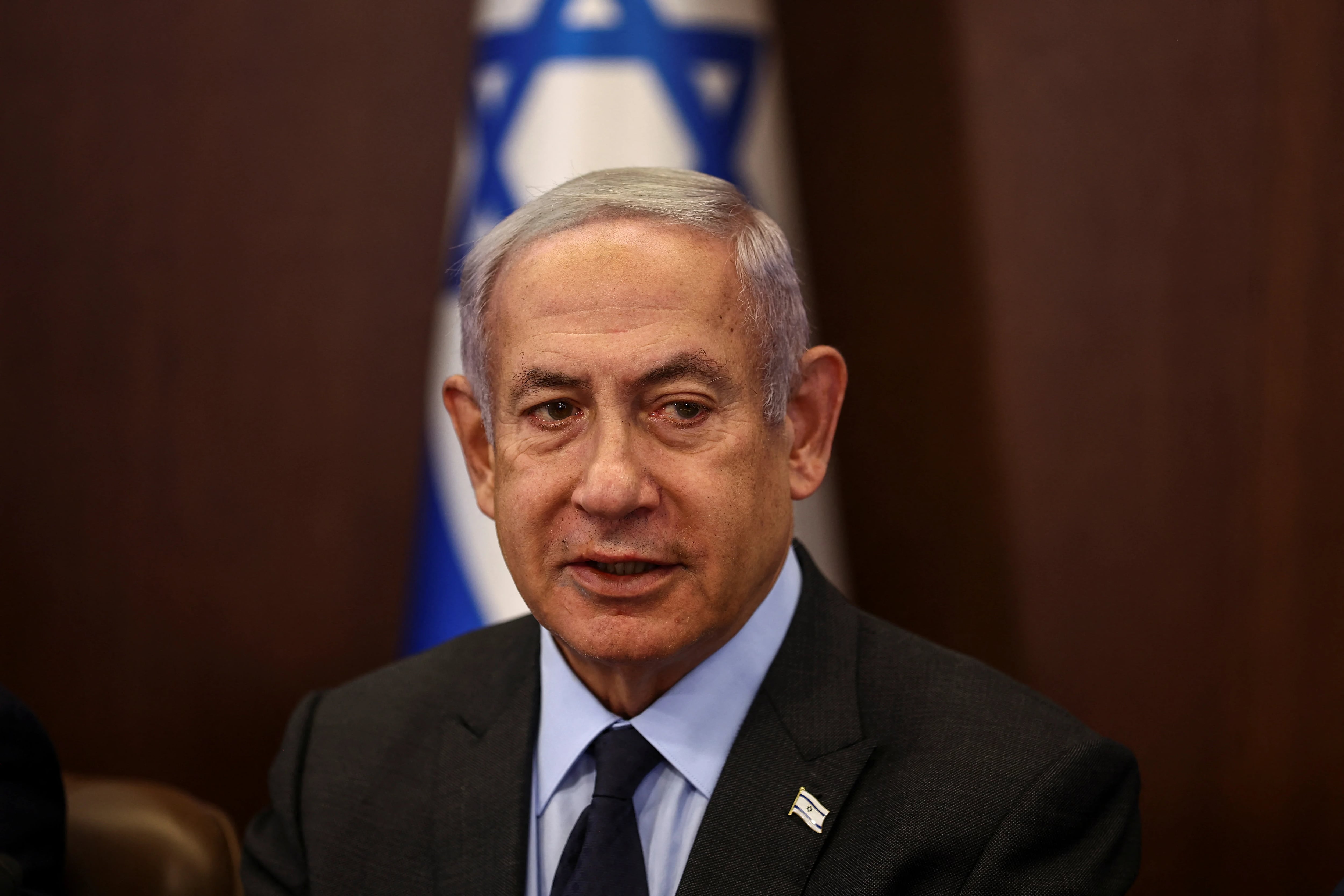 El primer ministro israelí, Benjamín Netanyahu, en una reunión del gabinete en la oficina del primer ministro en Jerusalén, 2 de julio de 2023 REUTERS/Ronen Zvulun/Pool