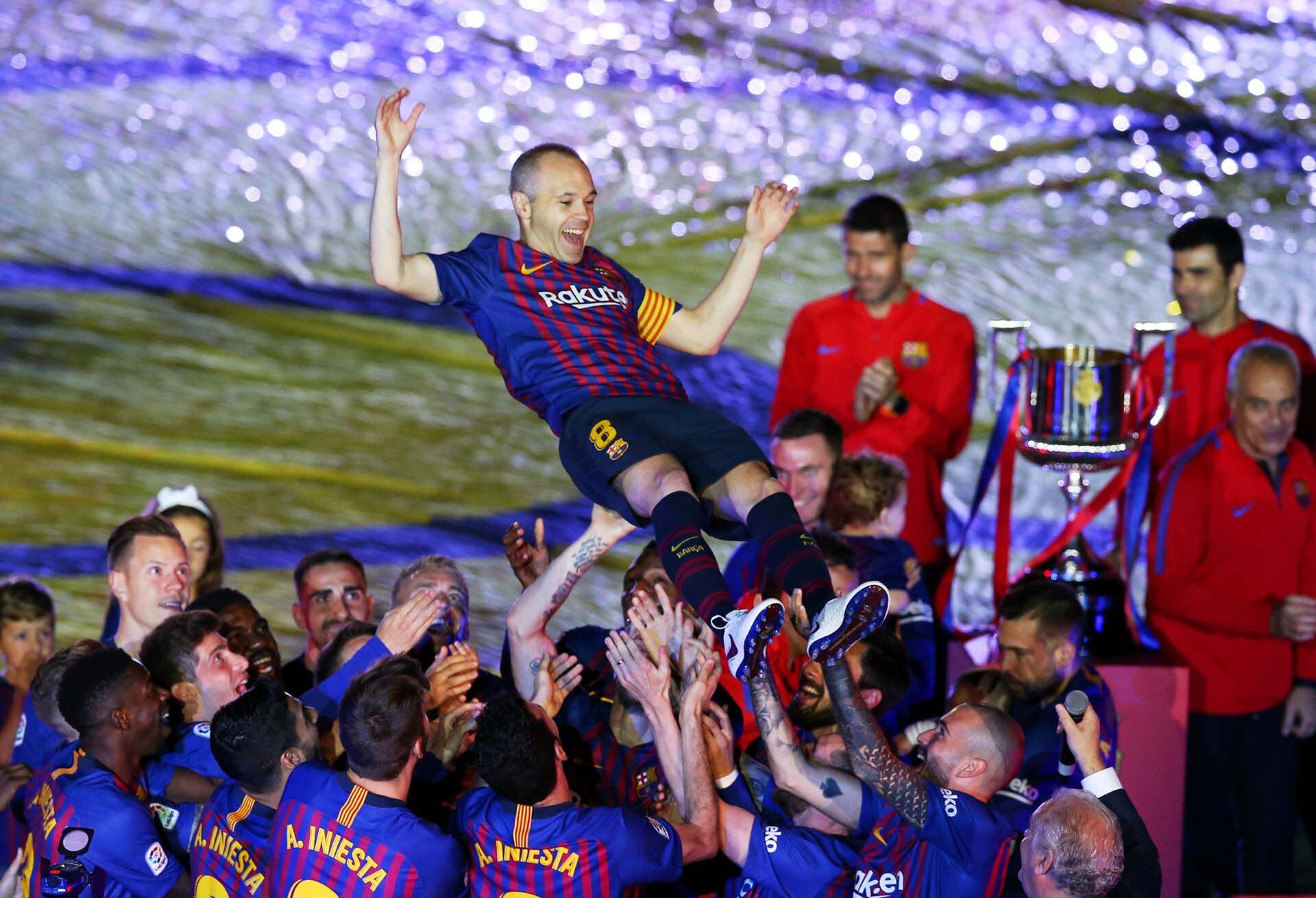 Andrés Iniesta con el Barcelona (REUTERS/Albert Gea)