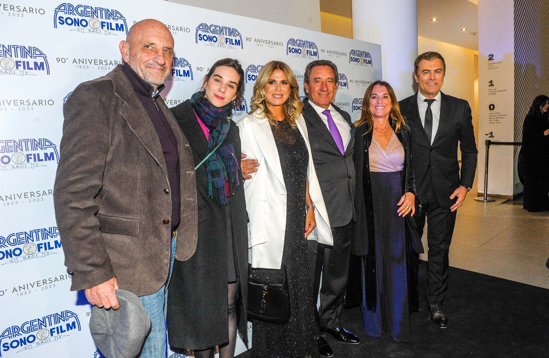 La pareja se mostró por primera vez en la gala de Argentina Sono Film (RS Fotos)
