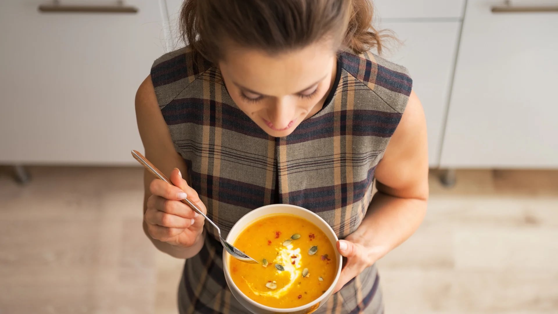 La estética del plato, su aporte nutricional y su sabor son lo que más valoran los millennials de la sopa (iStock)