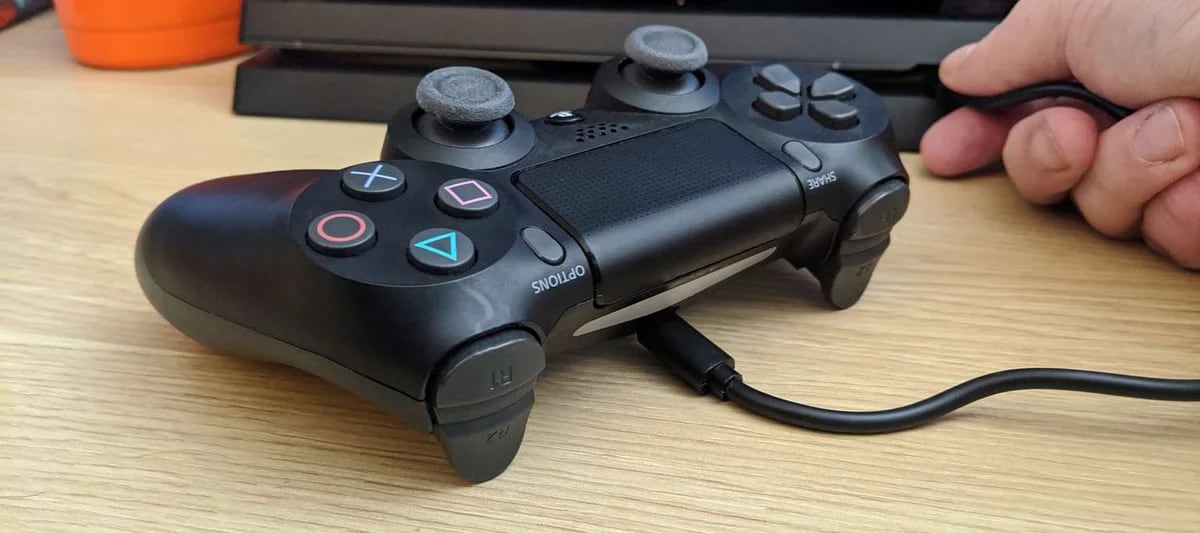 Cómo reparar un mando del PlayStation 4 que no carga - Infobae