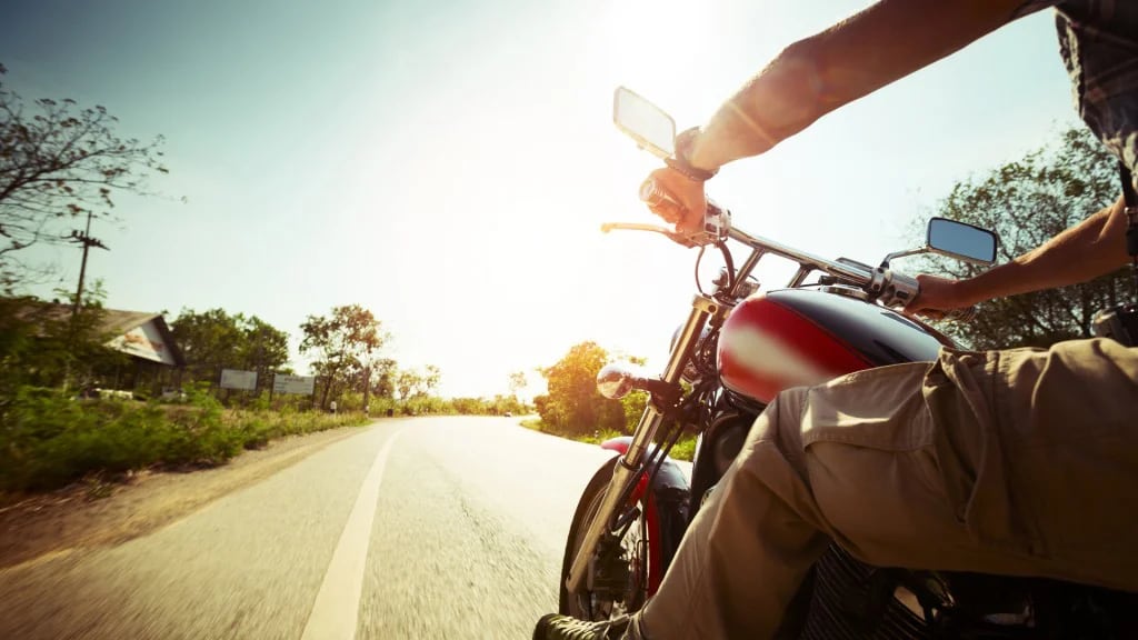 La moto es una solución de movilidad en el ámbito urbano (Shutterstock)