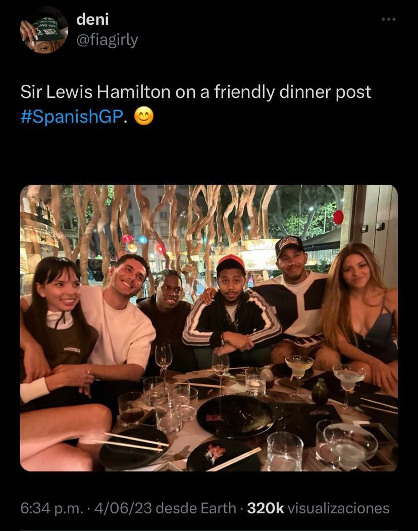 Shakira salió a celebrar el segundo lugar de Lewis Hamilton, que también estuvo acompañado de sus amigos. Foto tomada de Twitter @fiafirly/Twitter